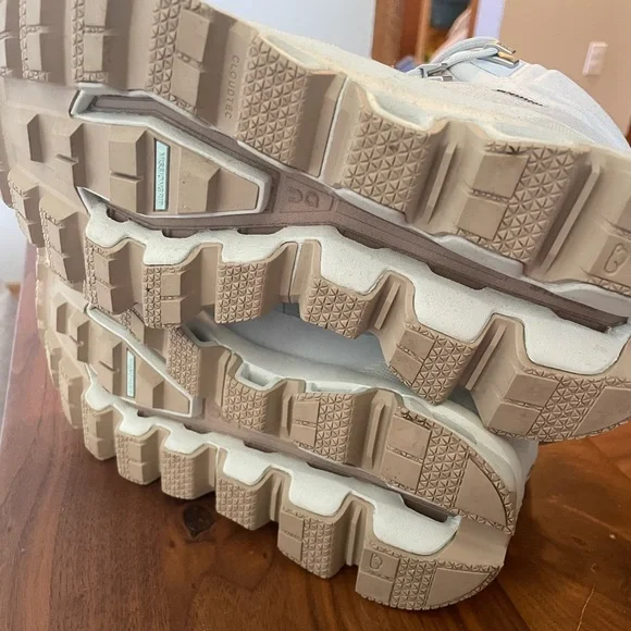 ON CLOUDROCK MID WATERPROOF HIKERS - Picture 4 of 5